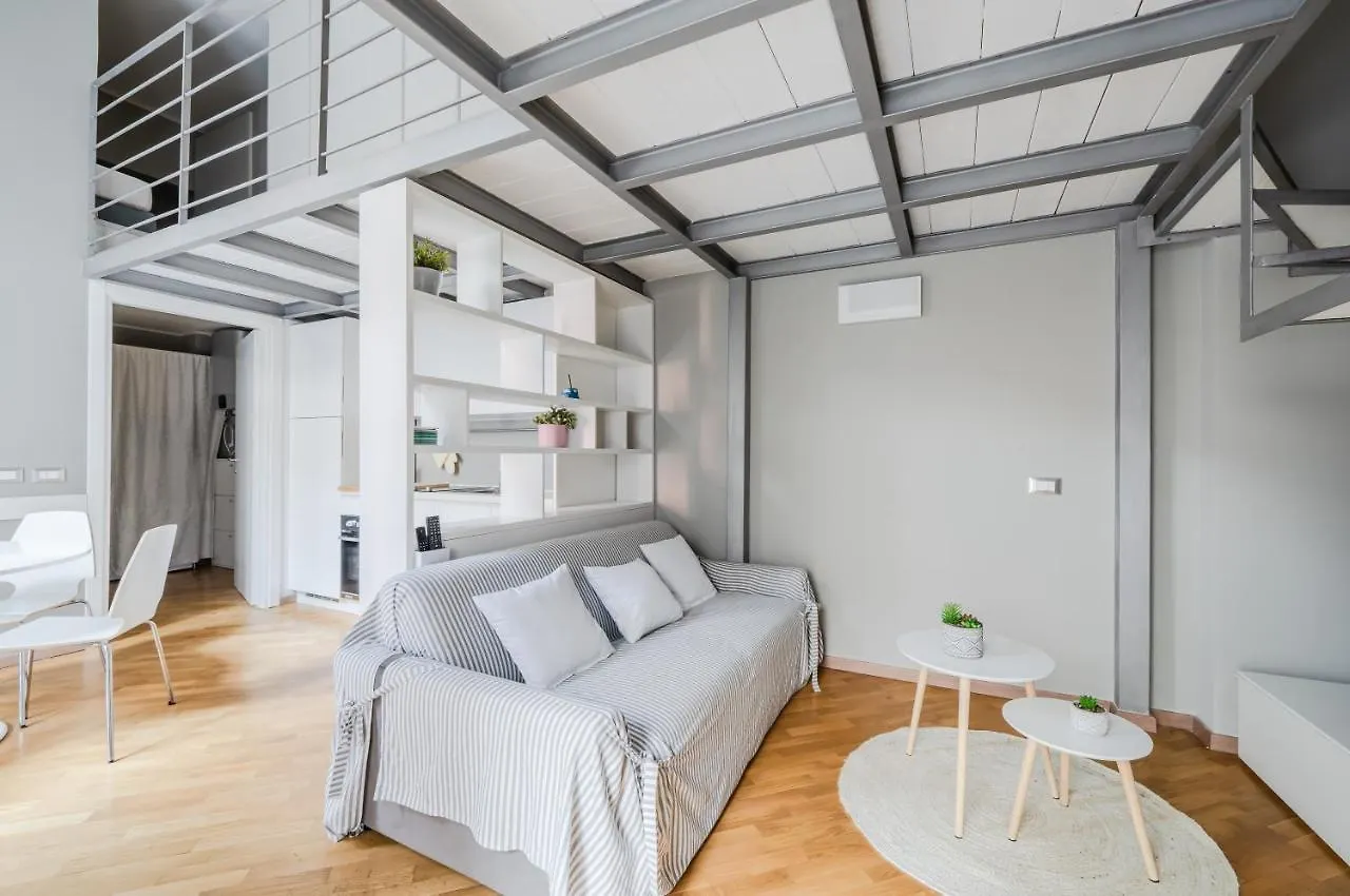 Amazing Milan Loft - 350 M Far From Dateo Station 0*,  Italia